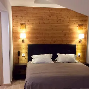 https://le-chardon-bleu-risoul.fr-provencehotel.com